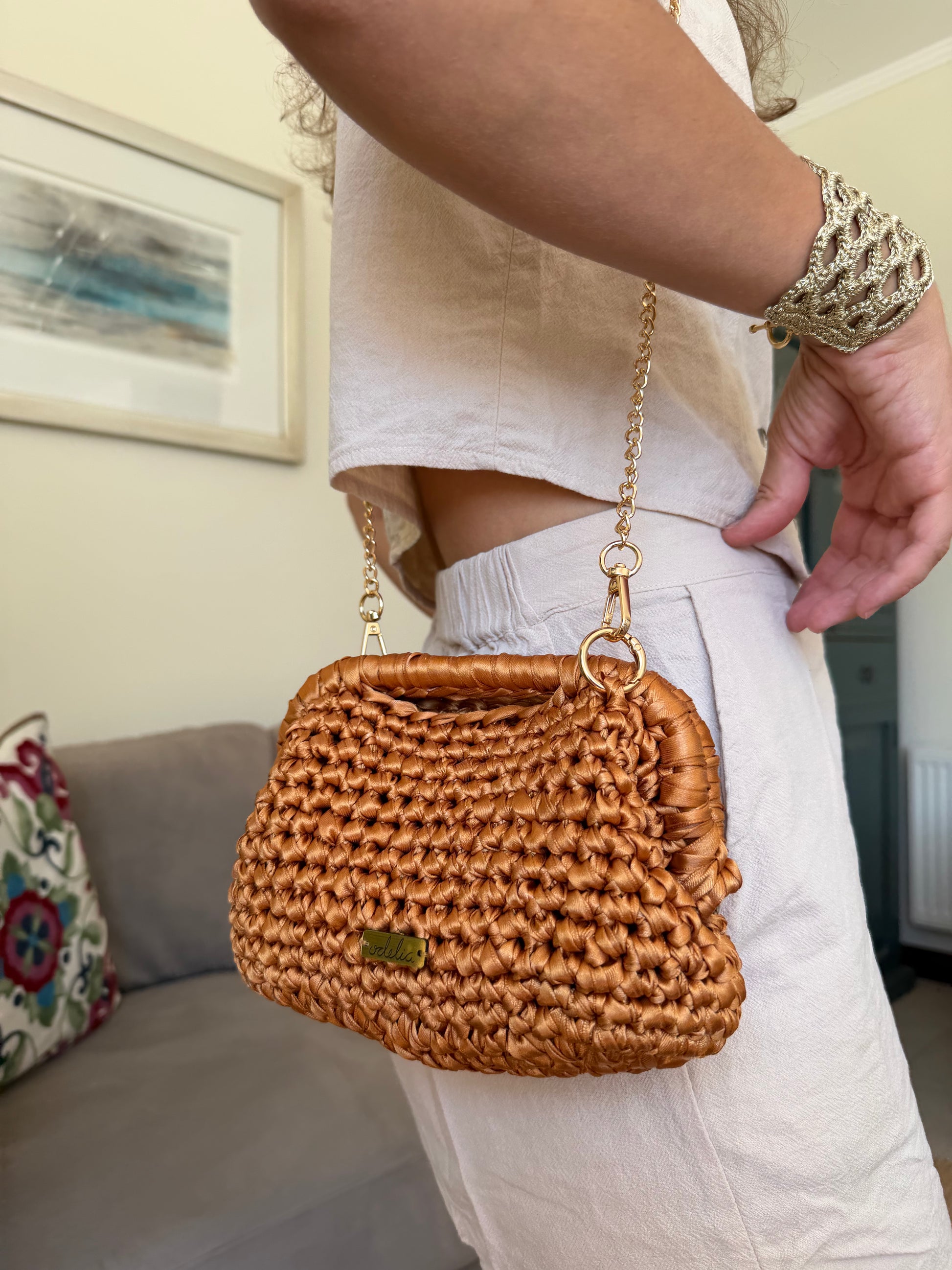 Bolso de mano para fiesta tipo clunch 