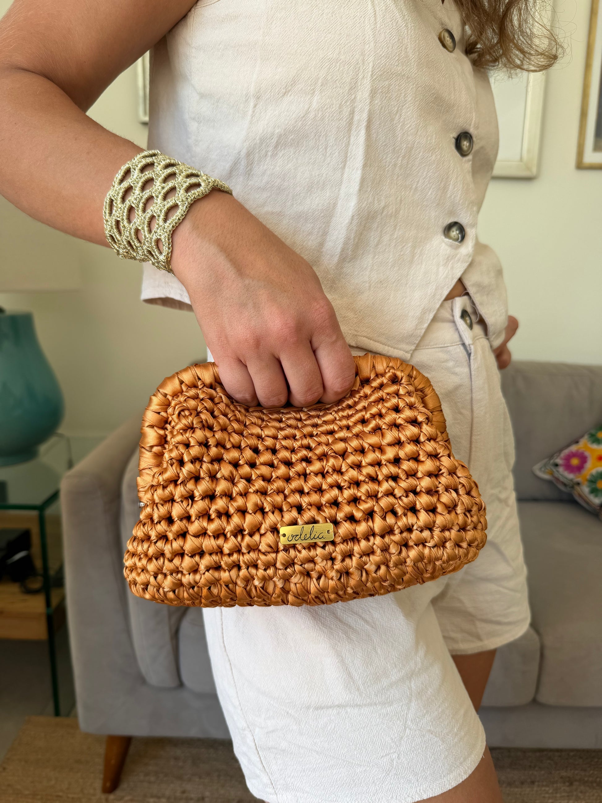 Bolso de mano para fiesta tipo clunch 