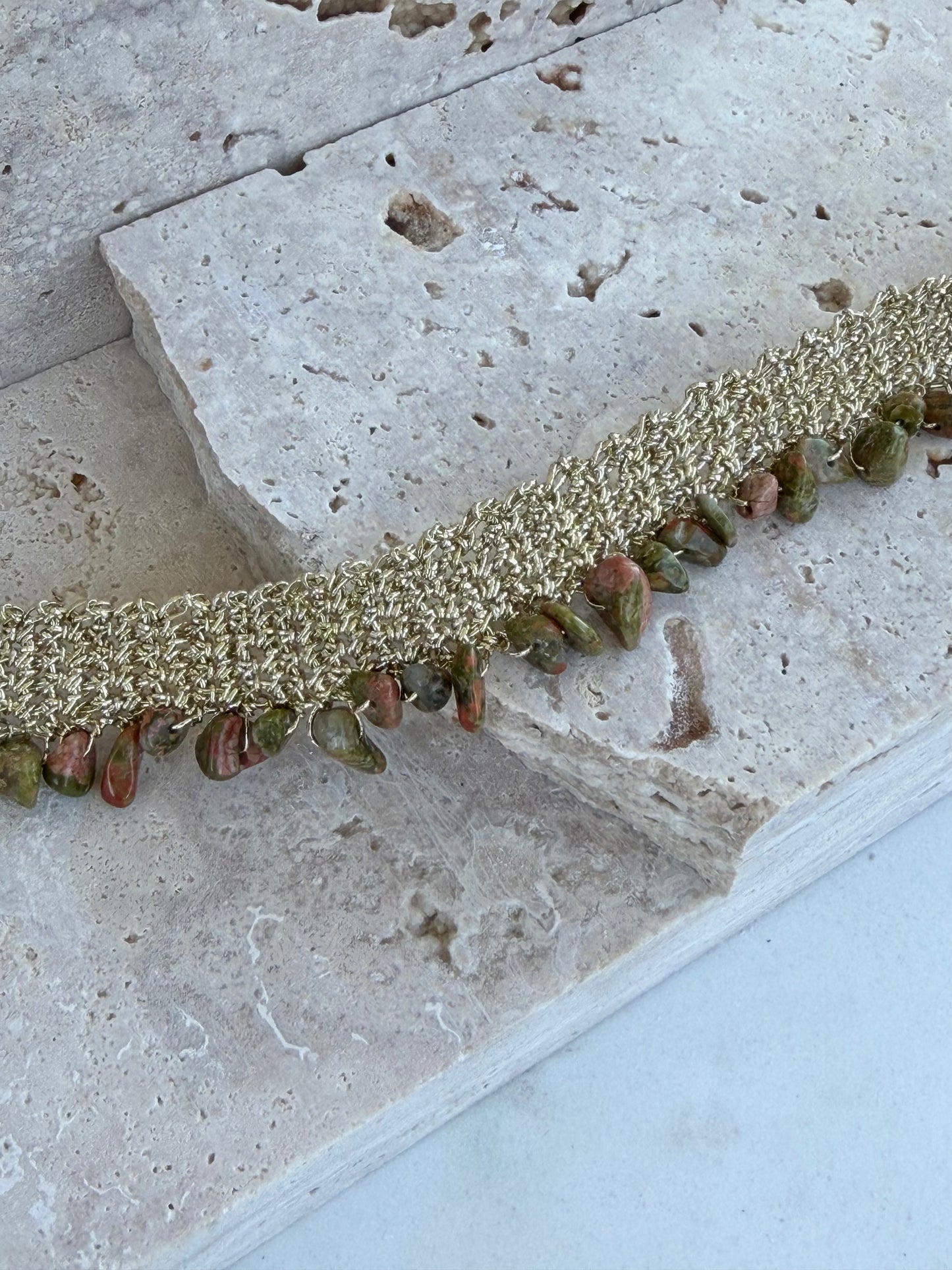collar dorado minimalista elegante mujer Odelia Chile